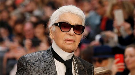 La vie du couturier Karl Lagerfeld au petit écran 